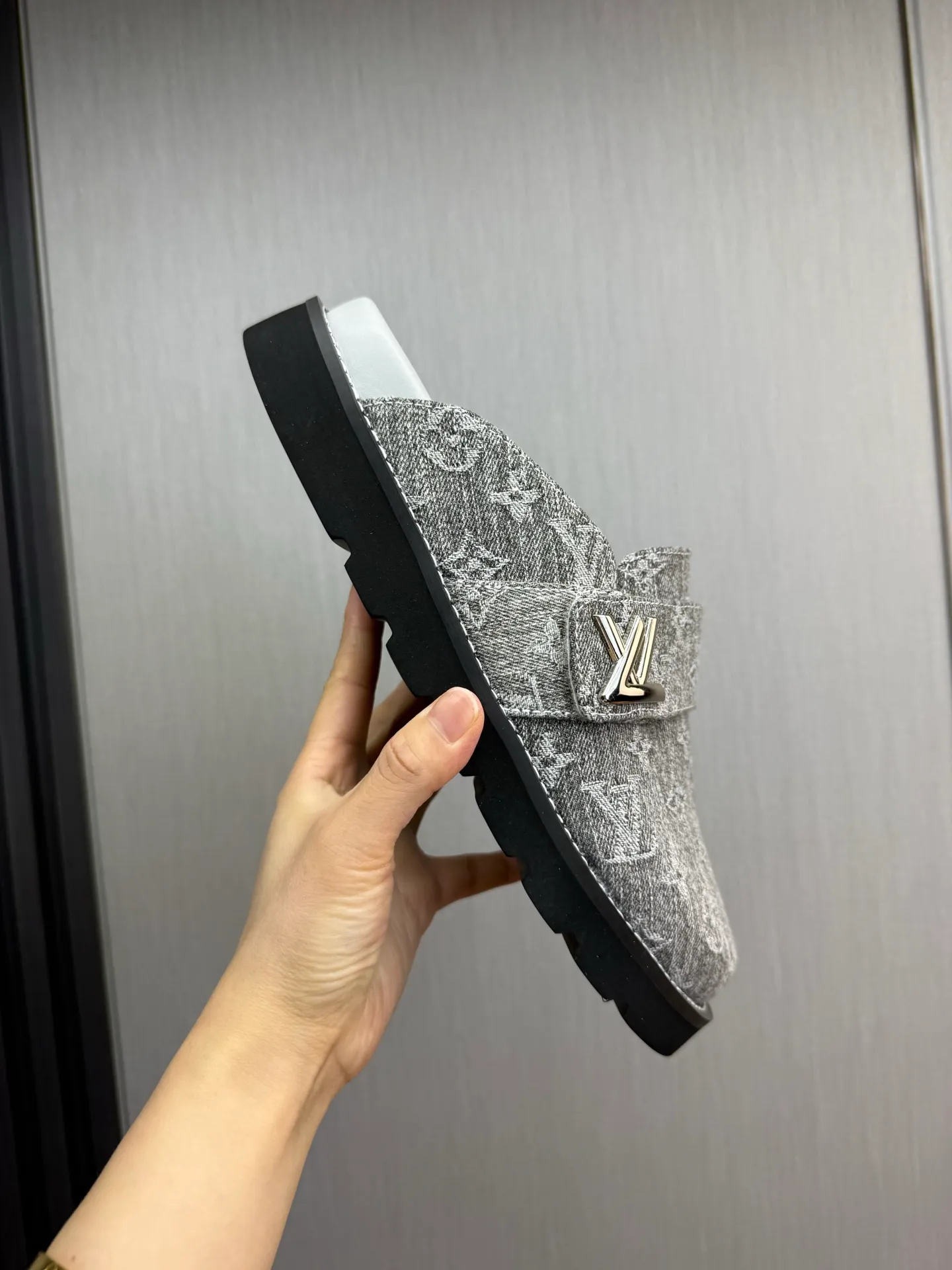 Men's shoes 💰420💰 Lv. hot selling men's slippers 🔥 🩴Official website one to one production 38-45 sizes 45 46 🉑️Customized!